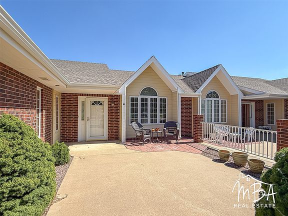 3rd image of 2808 Broadmoor Pl