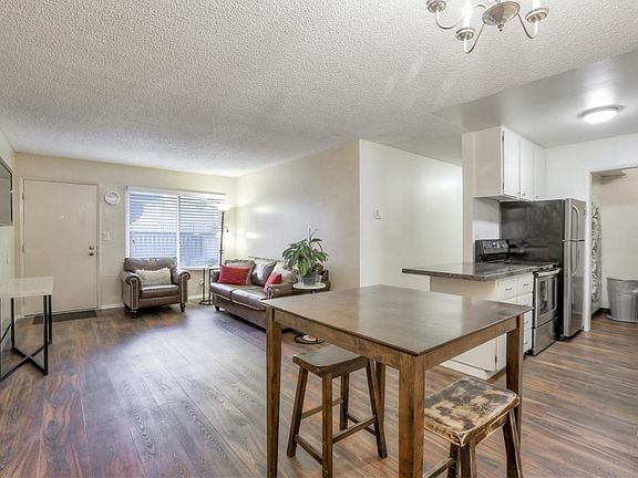 3rd image of 1126 Cherry Ave APT 122