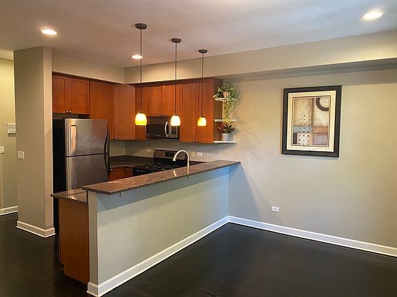4th image of 1900 W Byron St #2