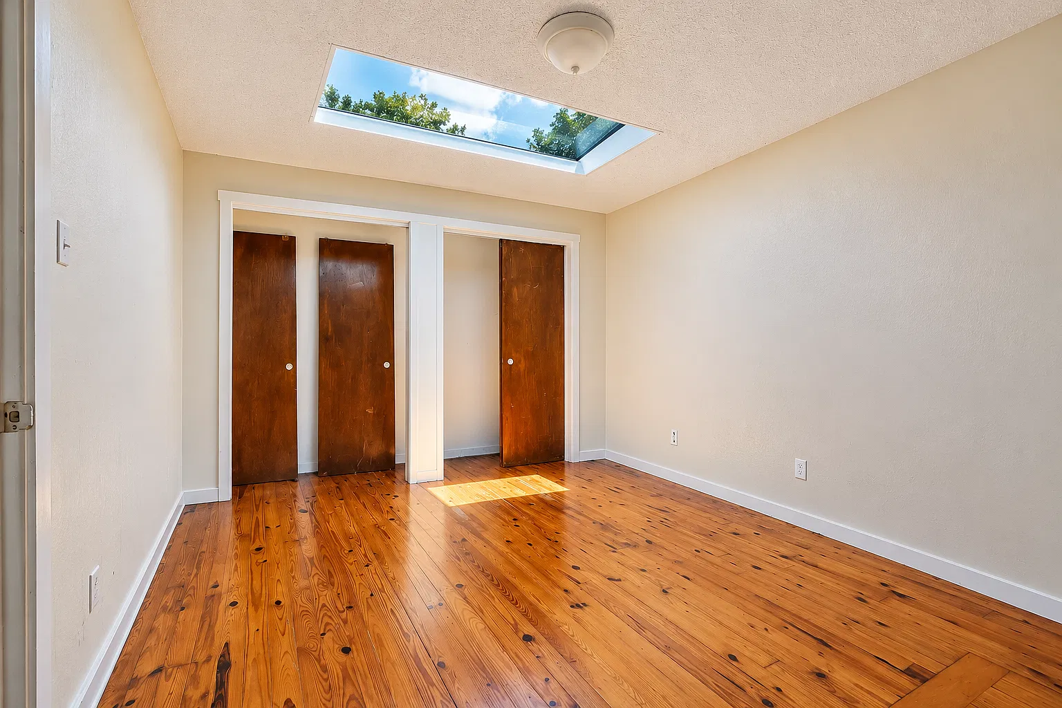 A simple, clean one-bedroom, one-bath unit Only $1,175 Move-In Special! — Photo 1