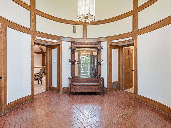 4th image of 9435 Spring Hollow Dr