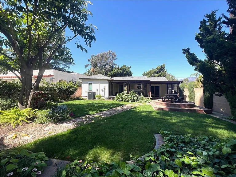 470 Walnut Ave — Photo 9
