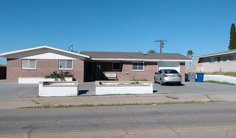 112 De Leon Dr — Photo 1