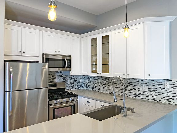 5th image of 10560 Santa Monica Blvd APT 1