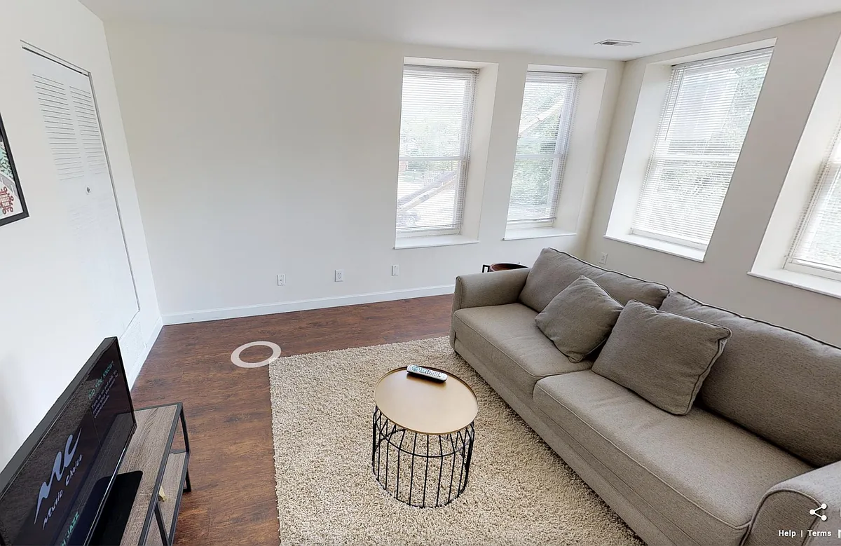 Building Photo - 5390 Pershing Ave #305