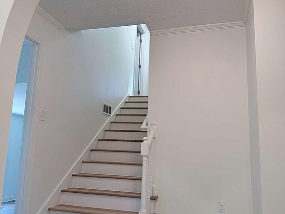 4th image of 1863 Mount Vernon Rd