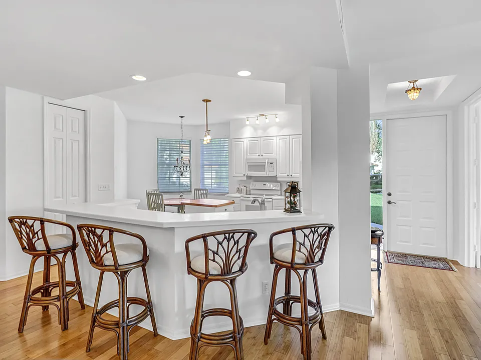 Kitchen bar