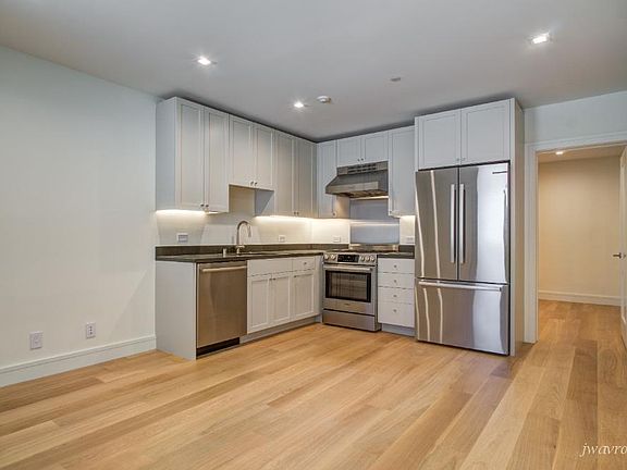 2nd image of 252A 10th Ave