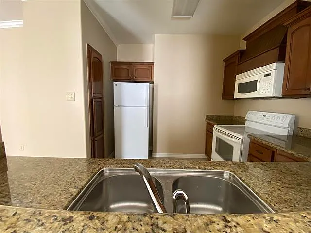 9809 Sterling Loop #C15 — Photo 5