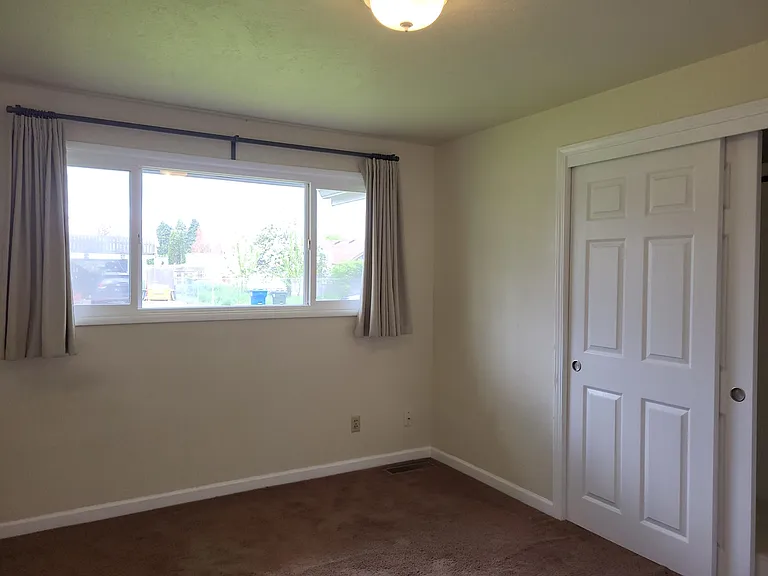 1585 Bogart Ln — Photo 31