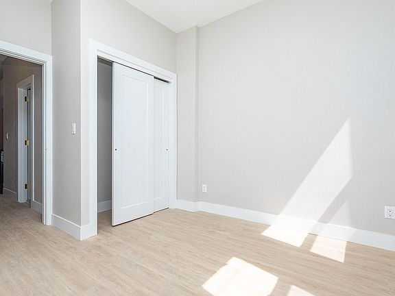 3rd image of 808 Macon St #B1