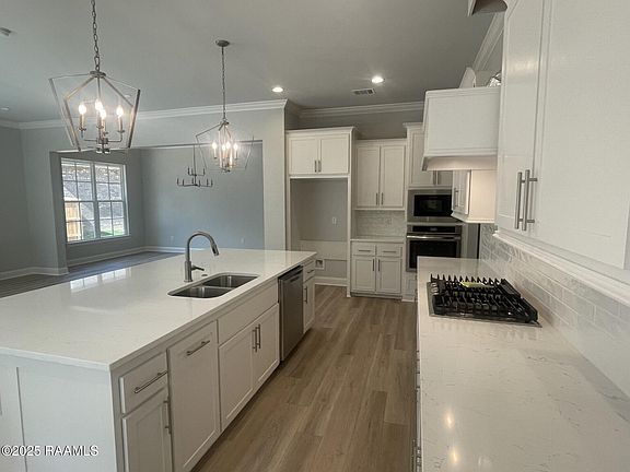 3rd image of 102 Manor House Ln
