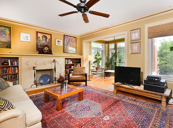 3rd image of 1323 W Albion Ave #3W