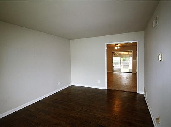 4th image of 8533 Blossom Ln