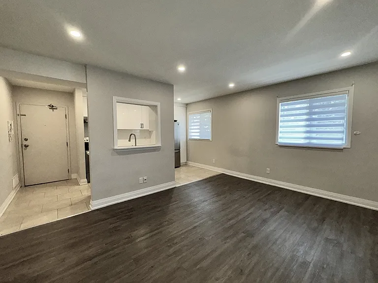 16 Wellington St W #6 — Photo 11