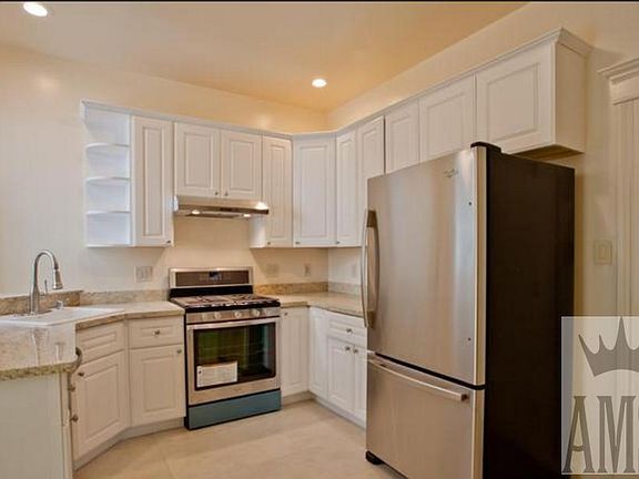 3rd image of 1719 Lyon St