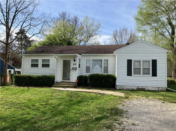 809 E Gudgell St, Independence, MO 64055