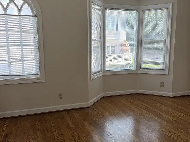 354 Ardsley Pl — Photo 8
