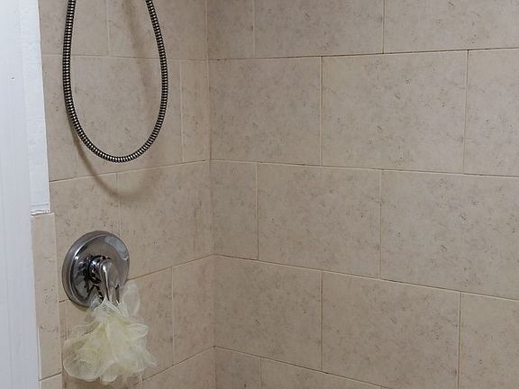 5th image of 851 Dekalb Ave APT 2L