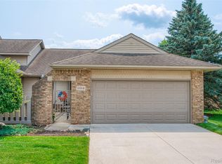 164 Addison Cir, Fowlerville, MI 48836