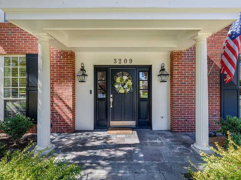 3209 Gary Dr — Photo 4