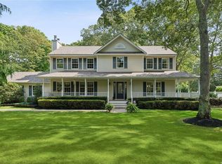 8 Drew Dr, Eastport, NY 11941