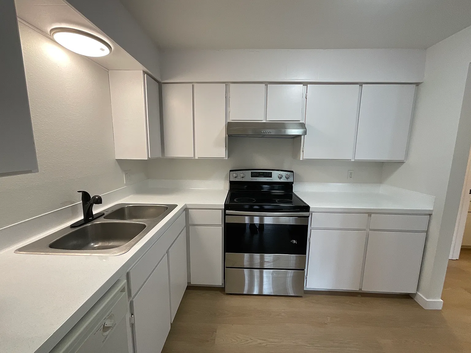 2 bed, 800 sqft, $1,580 — Photo 3