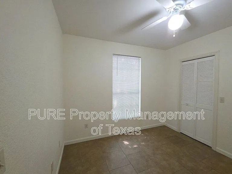 2517 E 4th St — Photo 21