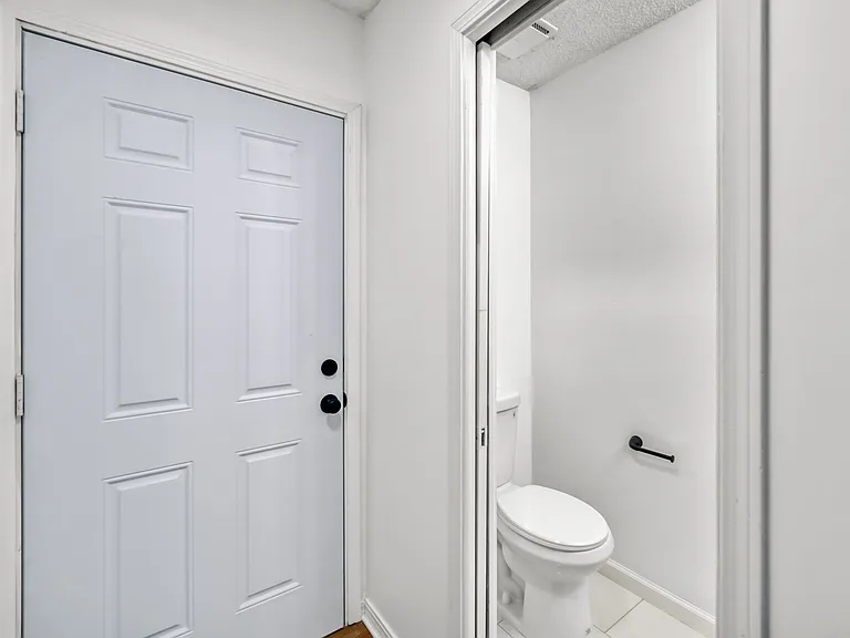 1304 E Magnolia Cir #1306 — Photo 35