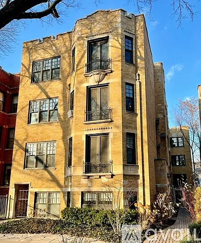1354 W Carmen Ave #1F — Photo 1