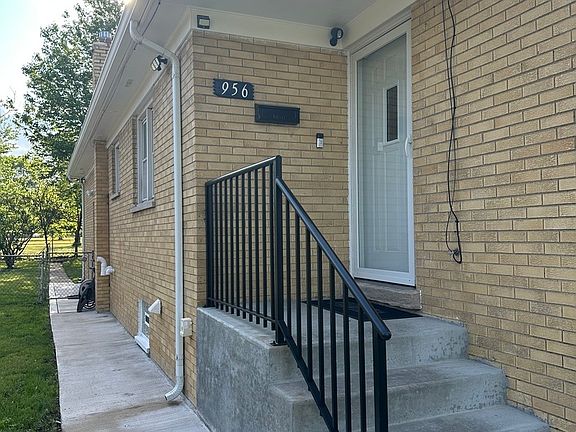2nd image of 956 Greenbay Ave