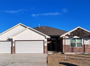 8404 Stonewood Dr, Oklahoma City, OK 73135