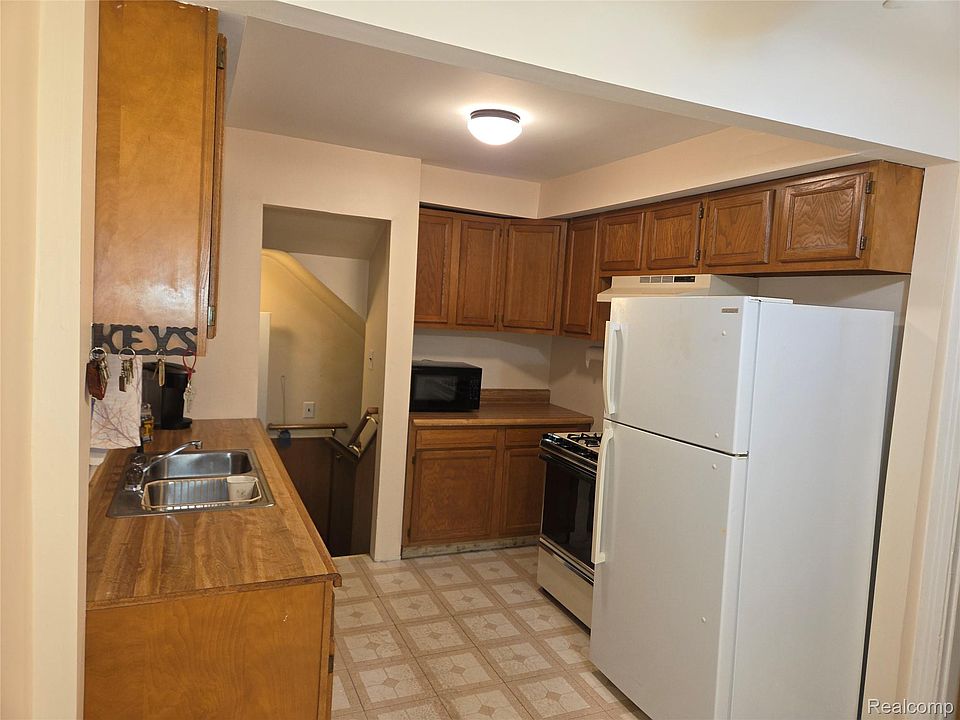 294 Charlevoix St, photo 7