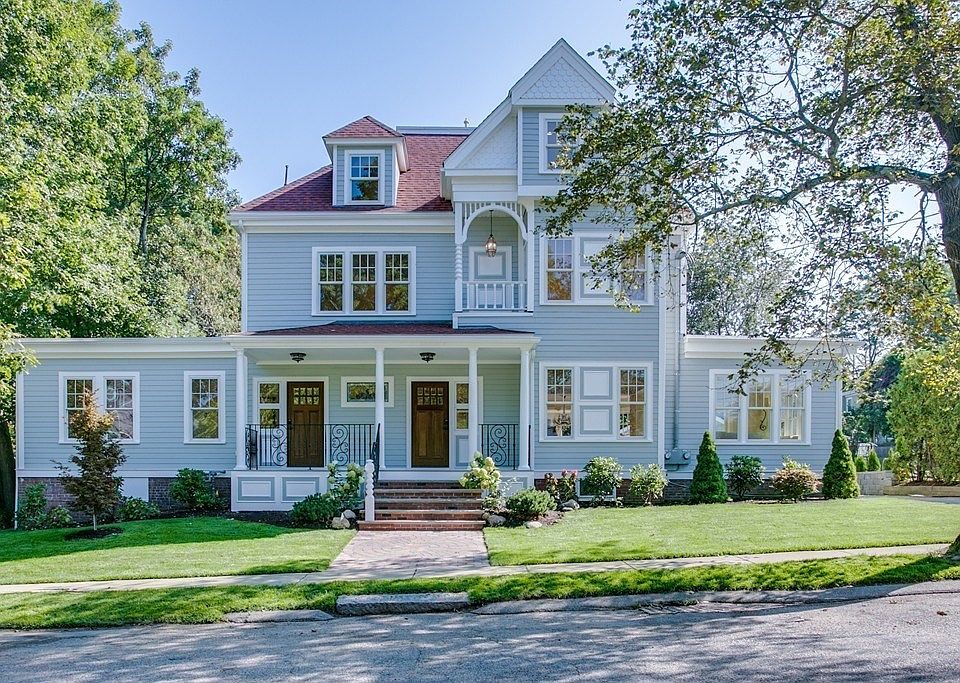 1st image of 30 Lincoln St #30