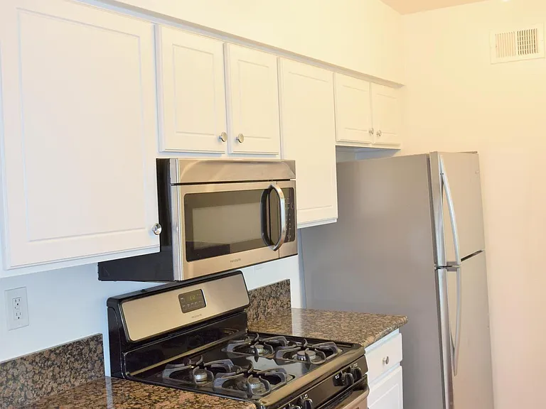 1111 W Angeleno Ave — Photo 2