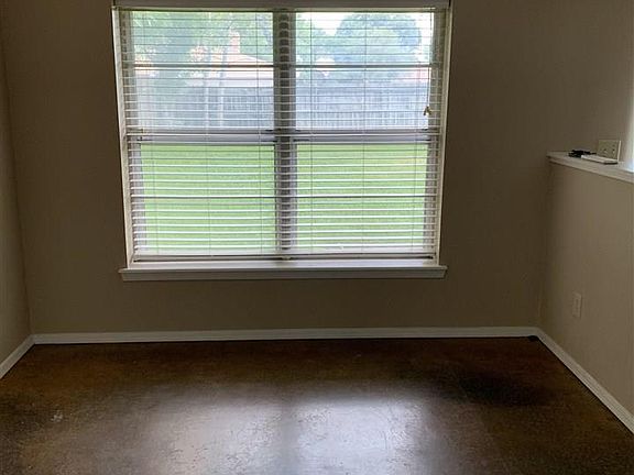 3rd image of 1709 Meadowcliff Dr