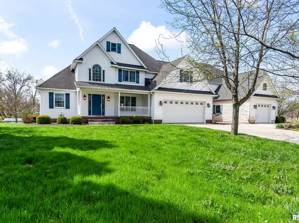 2407 Eastwood Dr, Taylorville, IL 62568