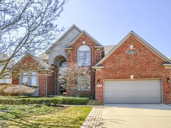 1395 Welland Dr, Rochester, MI 48306