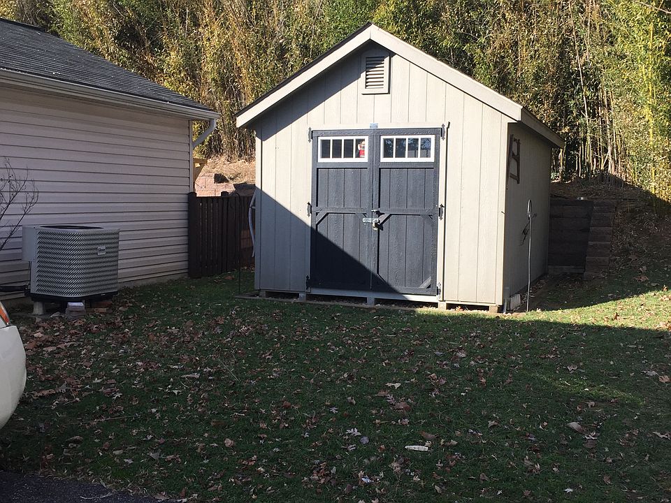 Amish shed w/ electric