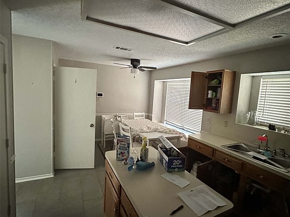 5th image of 2032 Lansdown Dr