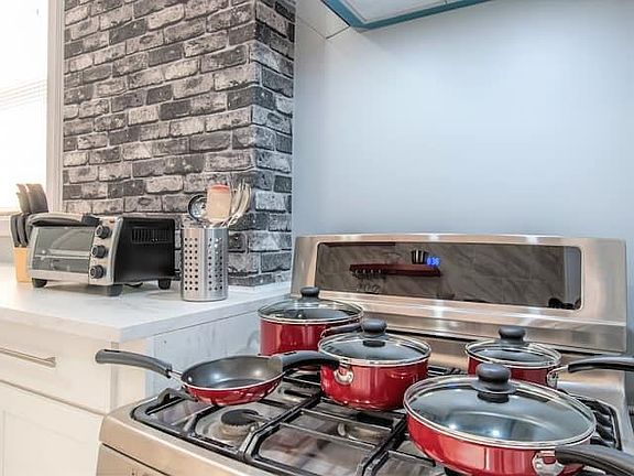 5th image of 2307 S Leavitt St #3