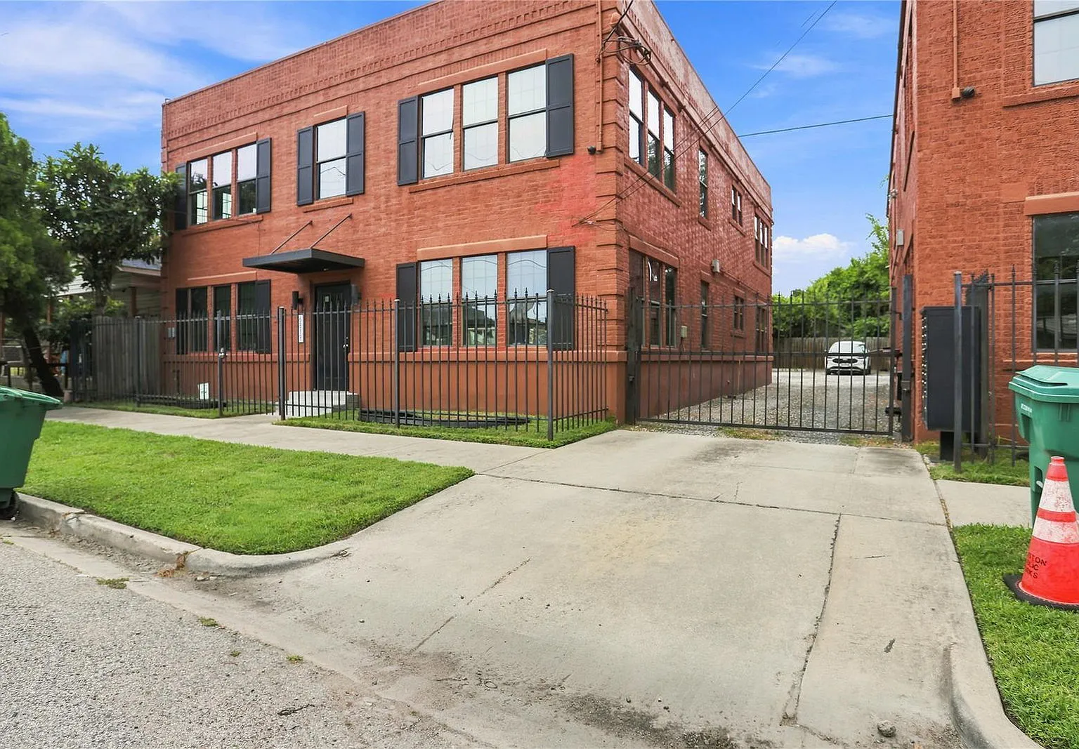 1 bed, 1.0 bath, 1000 sqft, $1,095 — Photo 1
