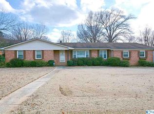 1400 Willowbrook Dr SE, Huntsville, AL 35802