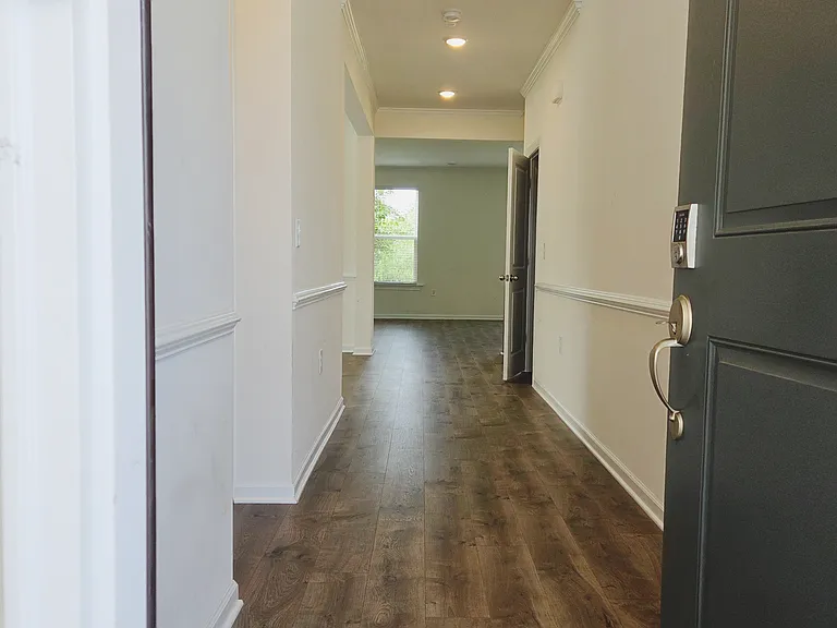 4532 Valley Crest Ln — Photo 2