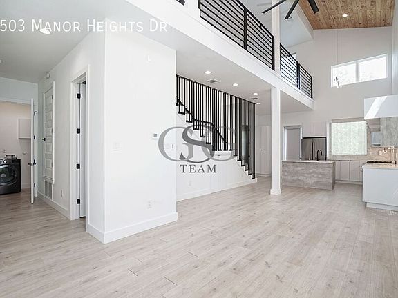 3rd image of 2503 Manor Heights Dr
