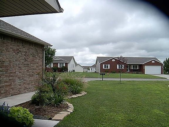 3rd image of 3521 Lakeshore Dr
