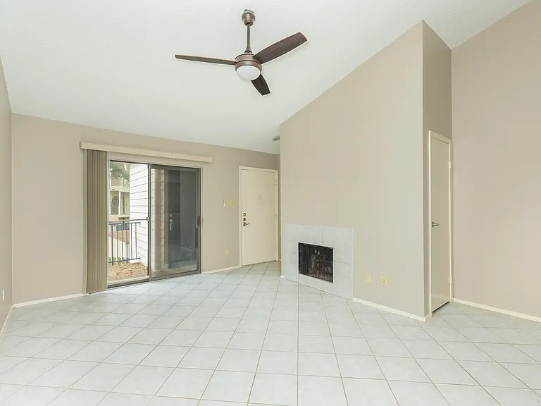 7128 N Holiday Dr — Photo 9