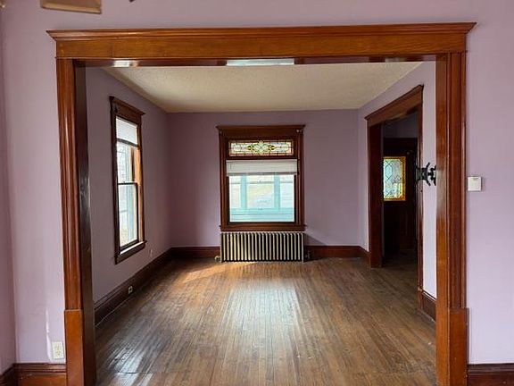 4th image of 1322 Fremont Ave N