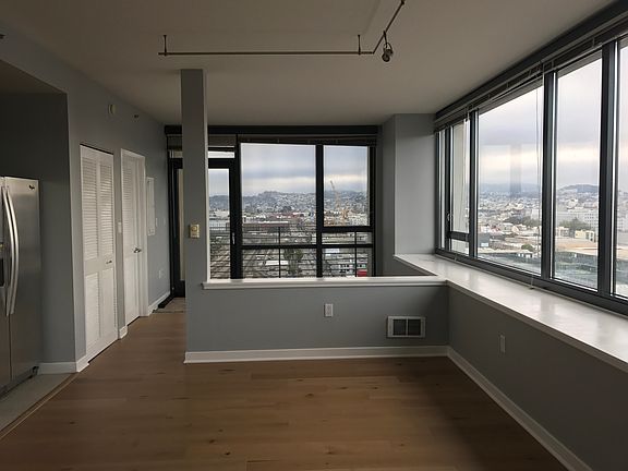 2nd image of 260 King St Unit 1217