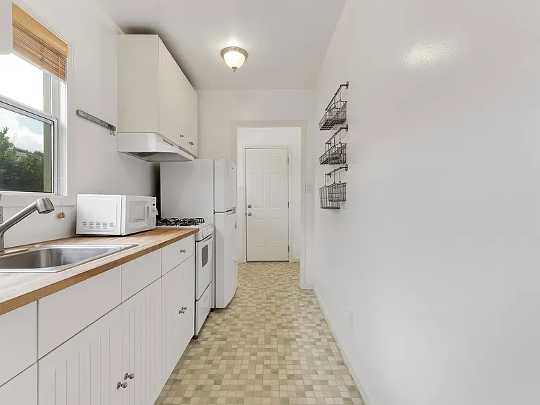 2675 Rich St — Photo 10